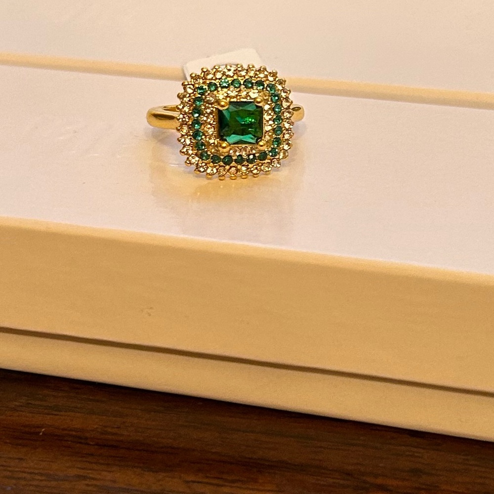 Size 8 Gold Tone & Green Emerald CZ & Diamond CZ Square Ring No Mark